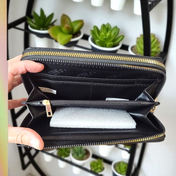 NWT Laundry by Shelli Segal Black Leather Wallet - Picture 4 of 6